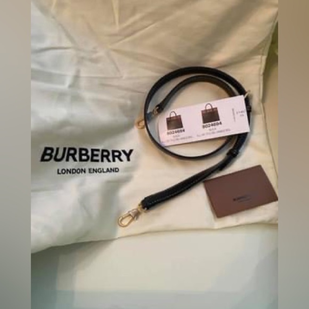 Burberry purse - Picture 4 of 5